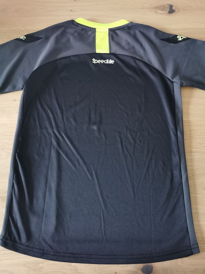 Tee shirt manches courtes de sport 10-12 ans en très bon état - photo numéro 6