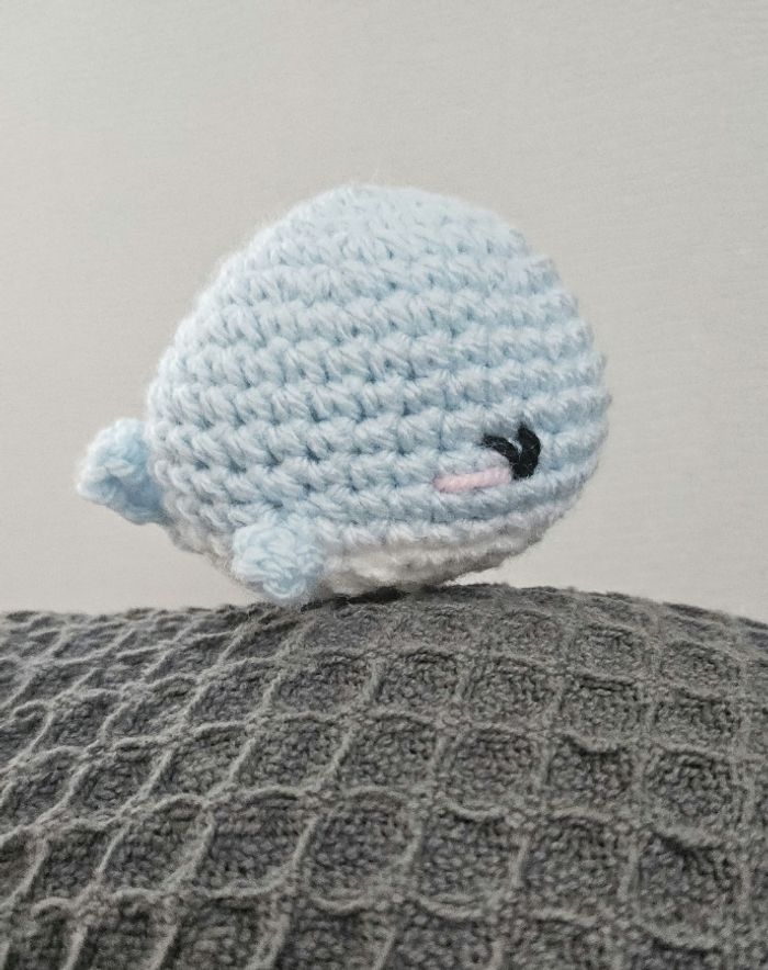 Baleine yeux brodés