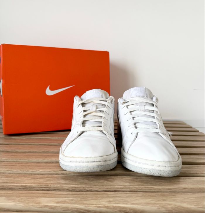 Baskets Sneakers Nike - Blanches - Pointure  39 - Excellent état - photo numéro 2