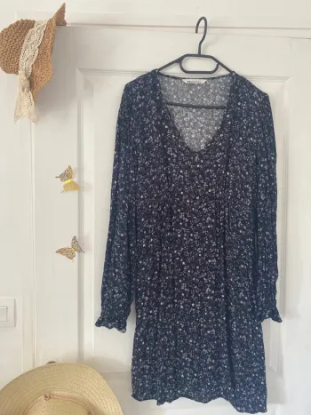 Robe violette à fleur