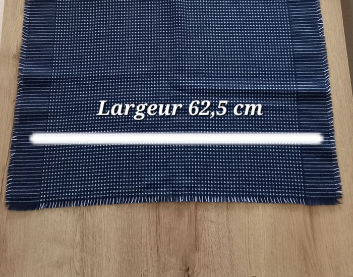 Écharpe bleu marine / blanche. - photo numéro 4