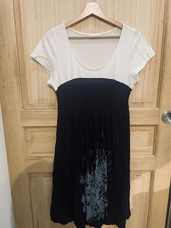 Robe Bi color noir et blanche manches courtes avec strass taille L