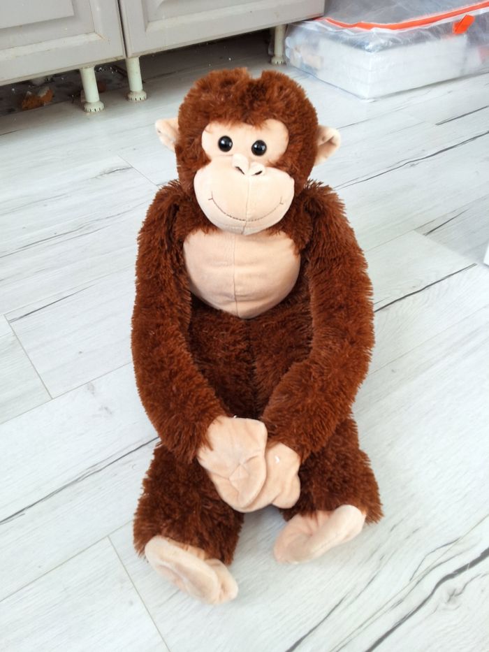 Grande peluche singe 73 cm de hauteur avec scratchs aux mains et pieds - photo numéro 1
