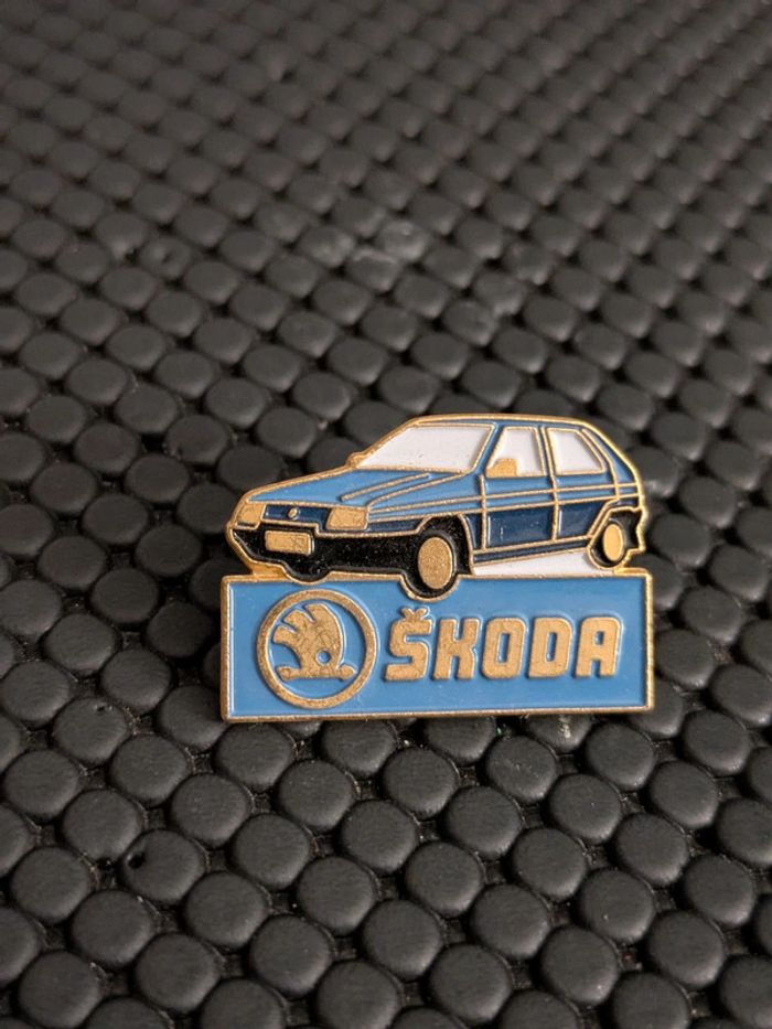 Pin's Skoda Favorit vintage