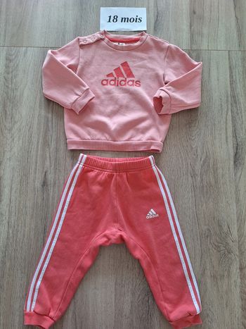 Ensemble surevetement adidas 12/18 mois