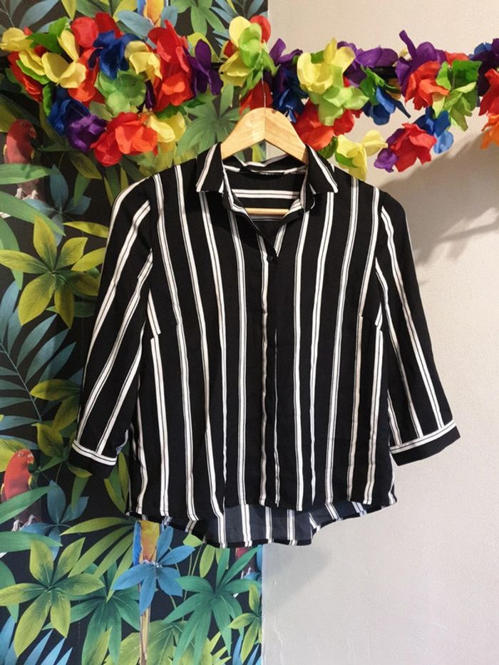 Blouse rayée, dos croisé