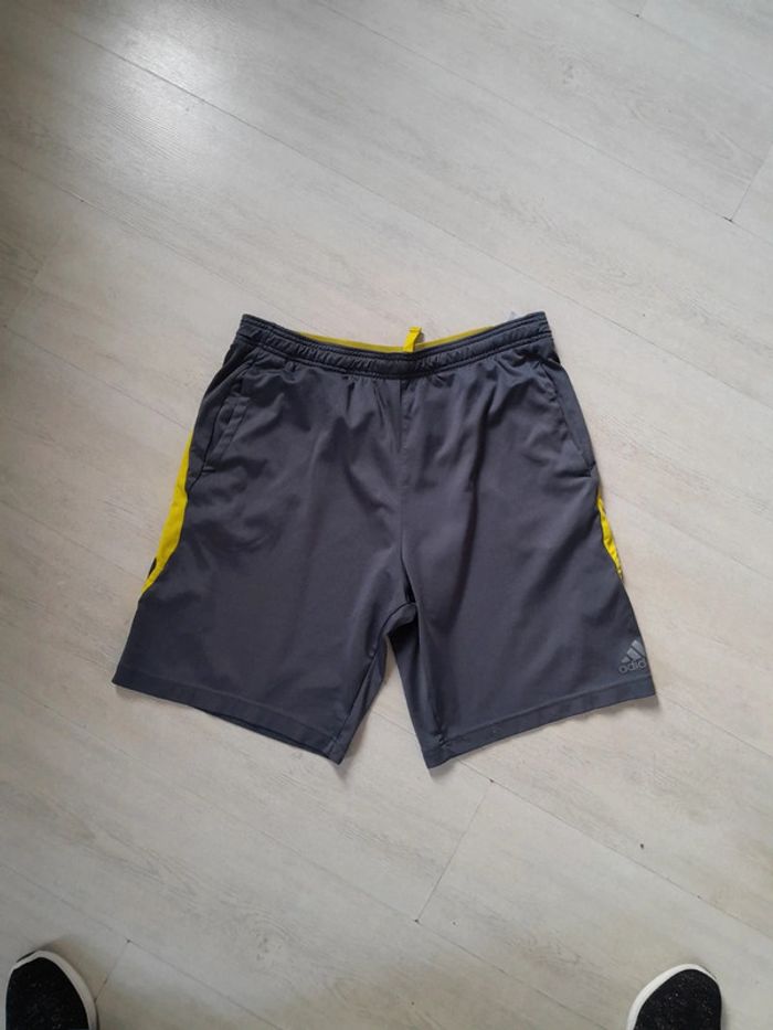 Short adidas taille M