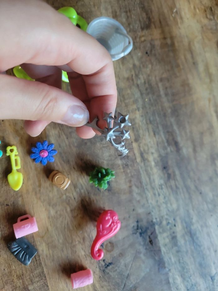 Lot accessoires pour poupée style barbie tenue main - photo numéro 10