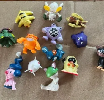 Lot de 13 petits Pokemon 2006