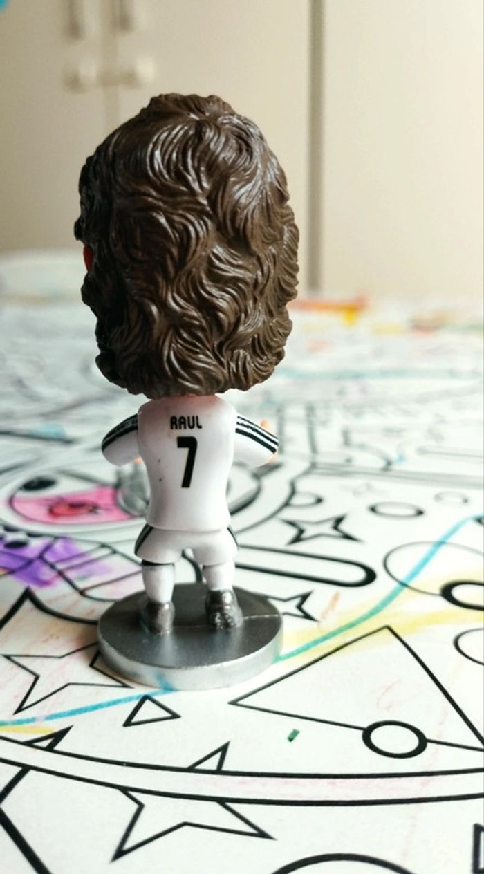 Petite figurine football neuve Raul Real Madrid - photo numéro 2