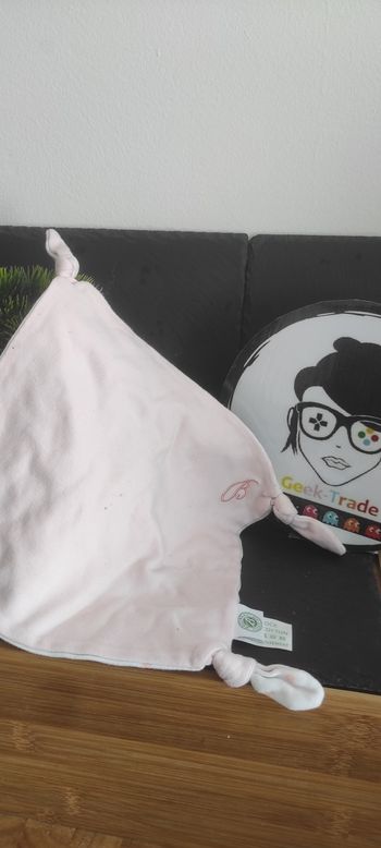 doudou mouchoir plat B rose blanc fraise bouchara noeud Eurodif Orange Carré