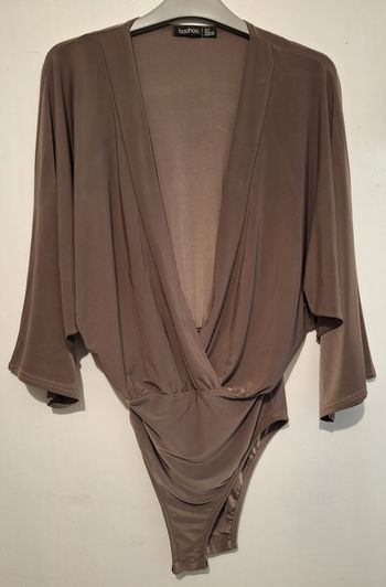 Body fluide à manches chauve-souris couleur taupe