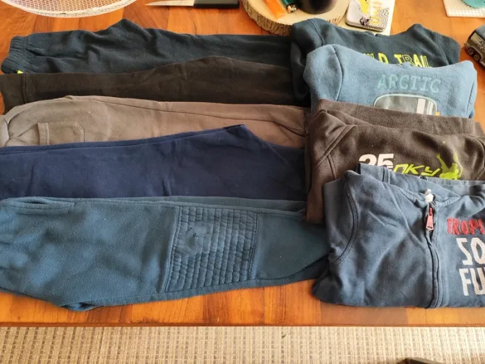Lot bas de survêtement et sweat