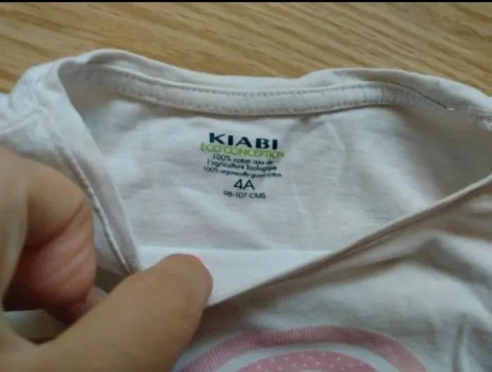 Haut manches longues. Blanc. Fille . Kiabi.
Taille 4 Ans - photo numéro 4