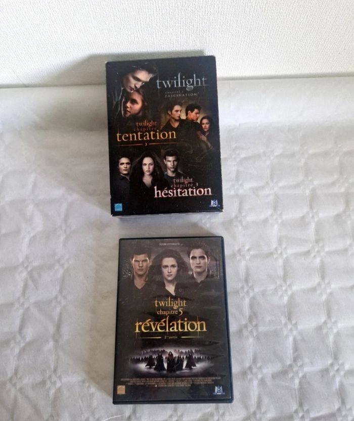Lot DVD Twilight Saga Chapitres 1 2 3 et 5 Fantastique - photo numéro 3