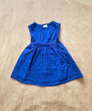 Robe bleue à pois dorés