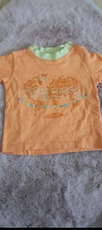 T  shirt  avec  pressions  orange 12  mois