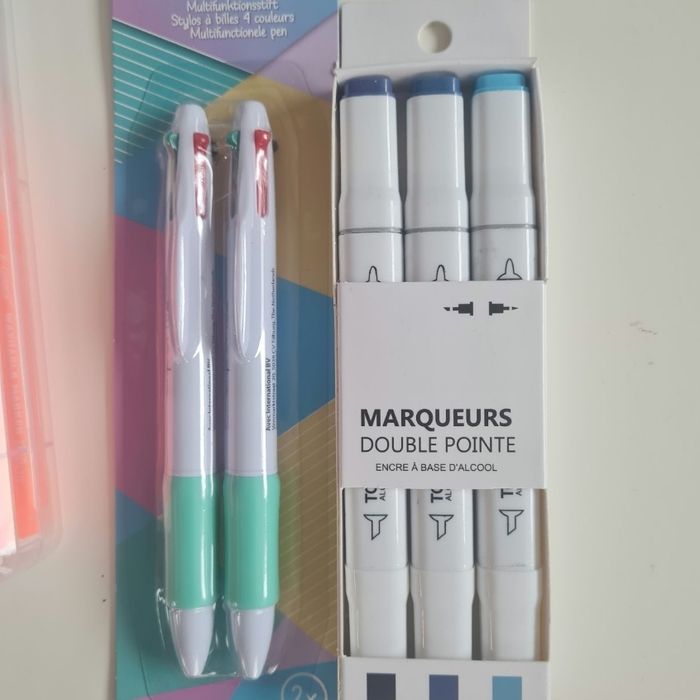 Lot de stylos et feutres - photo numéro 3