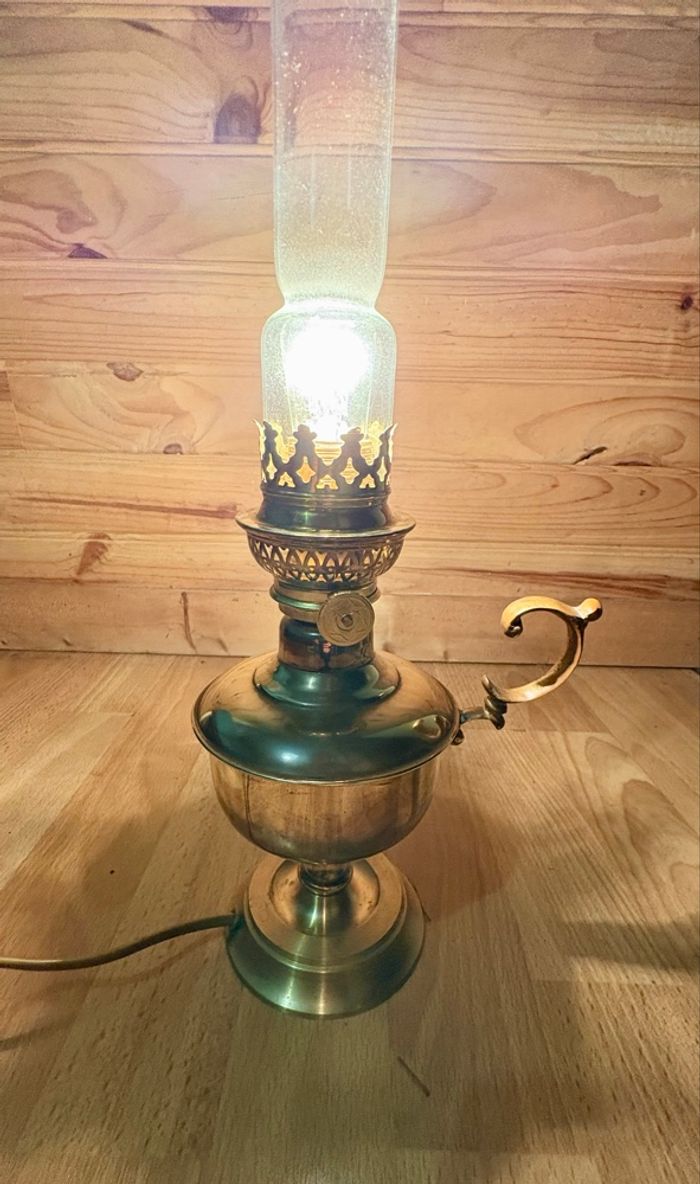 Vintage lampe à pétrole électrifiée - photo numéro 3