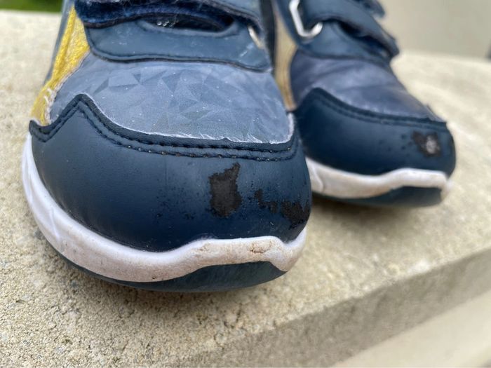 Très belle paire de baskets fille taille 29 - photo numéro 3