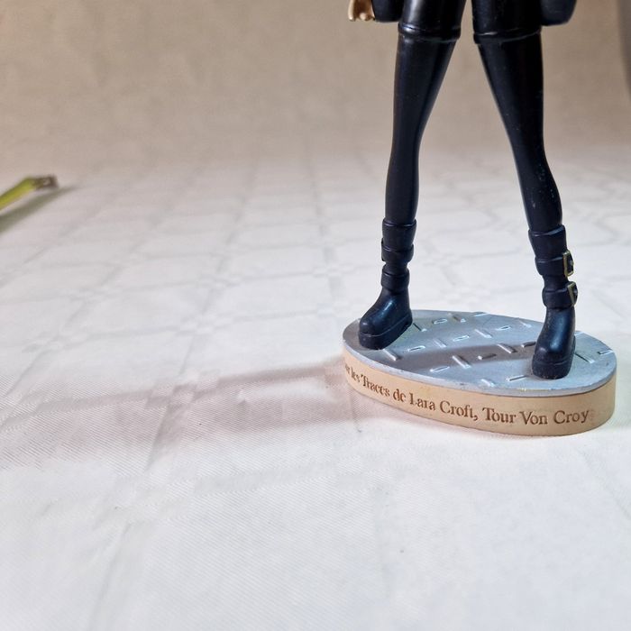 figurine de collection Atlas  , Tomb raider  , Lara Croft -    Sur les traces de Lara Croft ,Tour Von Croy - photo numéro 3