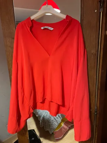 Blouse rouge ample