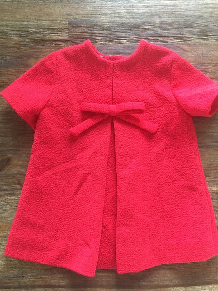 Sublime robe vintage rouge/3 mois env./ 3 boutons au dos
