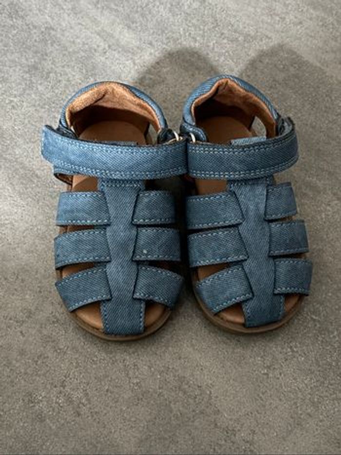 Sandale bleu bébé