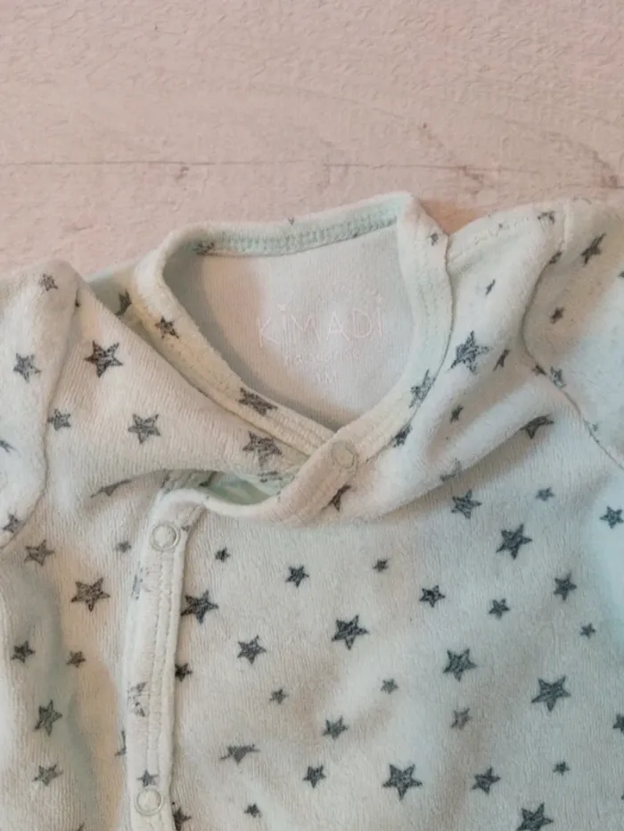 Pyjamas 1 mois bon etat - photo numéro 3