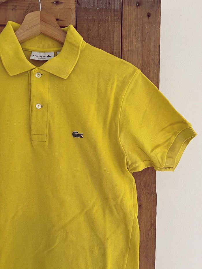 Polo Lacoste taille 2 / 38 jaune manches courtes - photo numéro 2