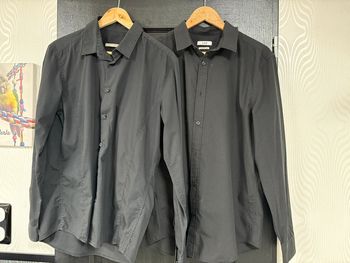 2 chemises coupe droite T.42 neuves