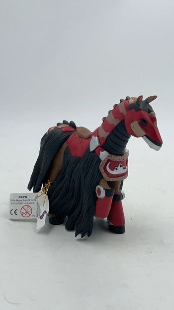 Figurine Cheval de guerre avec tunique rouge Papo neuf