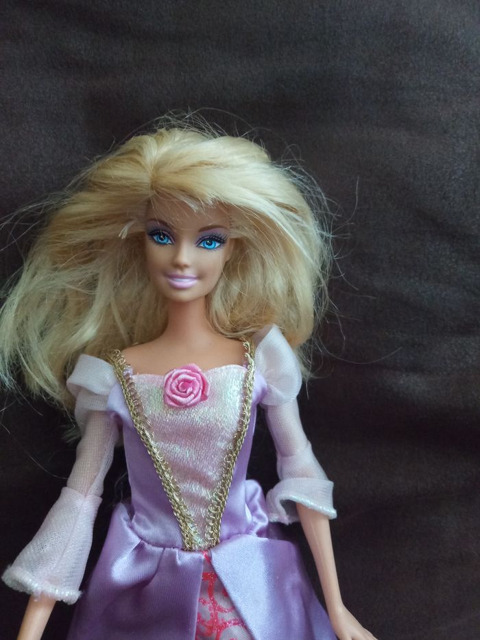Jolie Poupée "Mattel" (Chine) - photo numéro 2