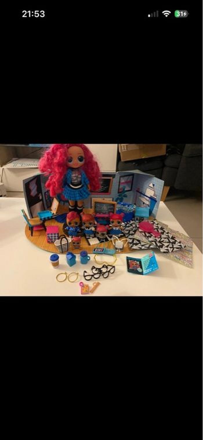 Series 3: Class Prez Fashion Doll with 20 Surprises, Multicoloured (LLUE0310)