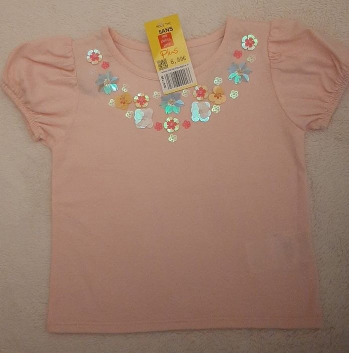 Tee-shirt 5 ans neuf