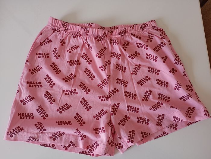 Ensemble short et tee shirt. Pyjama ou autre . 6/8 ans. Coton . Rose . Hello Kitty. État neuf - photo numéro 8