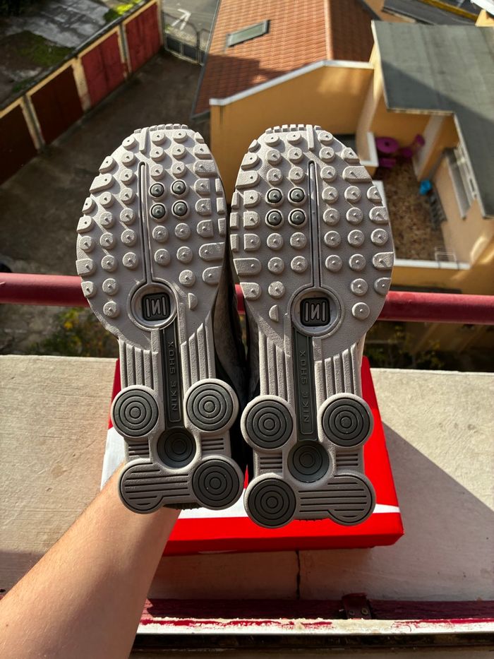 Nike Shox R4 College Grey/Flat Pewter - Taille 42 - Neuves - photo numéro 7