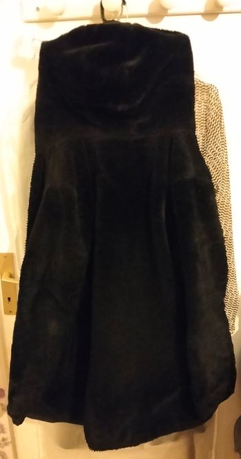 Manteau fausse fourrure a capuche réversible 