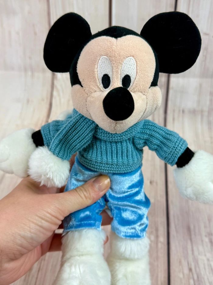 Peluche Disney Mickey en tenu d’hiver officielle Disneyland Paris - photo numéro 2