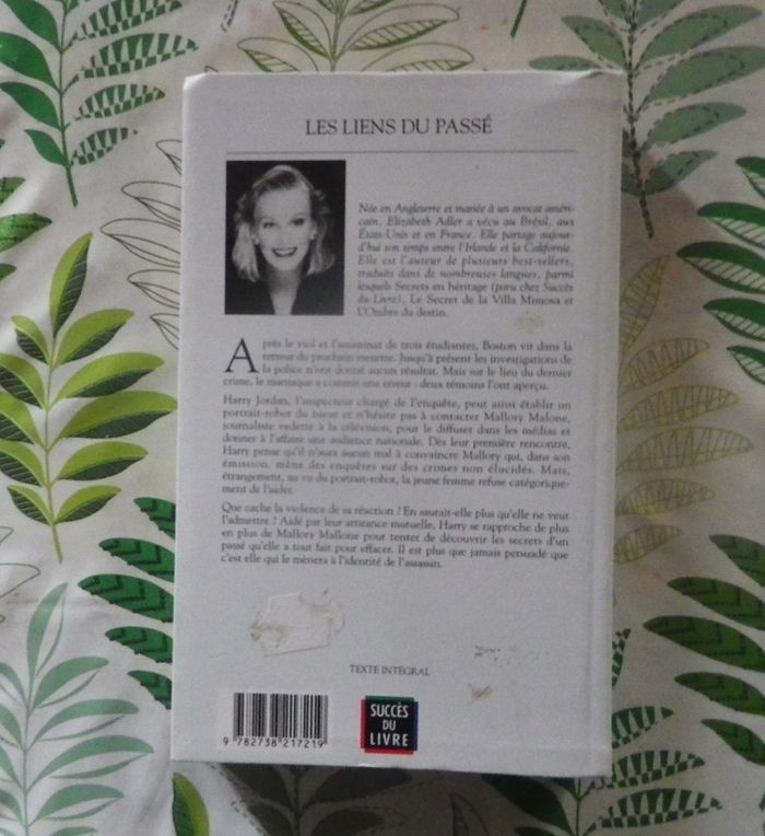Les liens du passé de Elizabeth Adler Ed. Succès du Livre - photo numéro 2