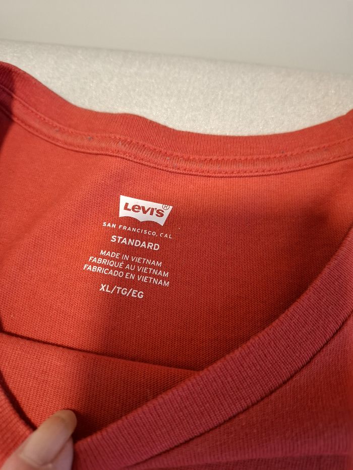 Joli tee-shirt homme Levi's XL uni rouge très bon état - photo numéro 5
