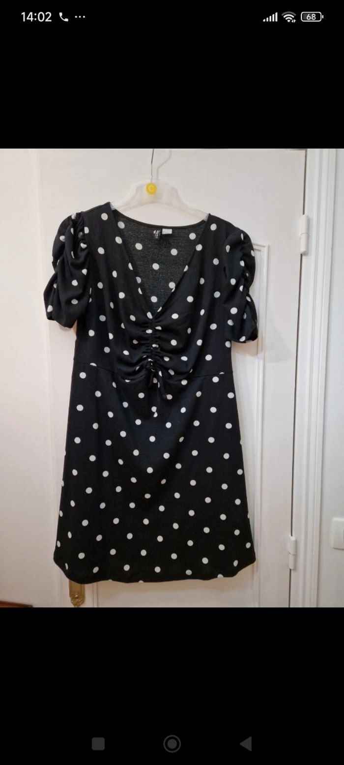 Robe noir a pois