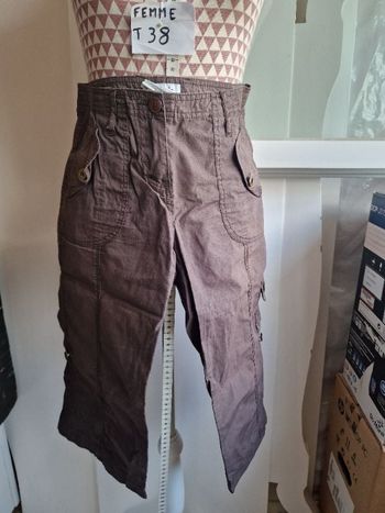 Pantacourt, marron,taille standard, en coton, en très très bon état, longueur 62cm