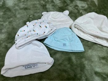 Lot de 5 bonnets de naissances