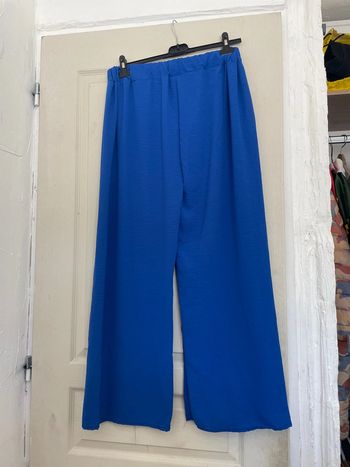 Pantalon en lin bleu  700