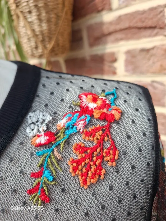 Haut broderie florale Bershka - photo numéro 4