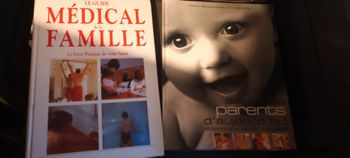 Lot de 2 livres médicaux et parents enfants