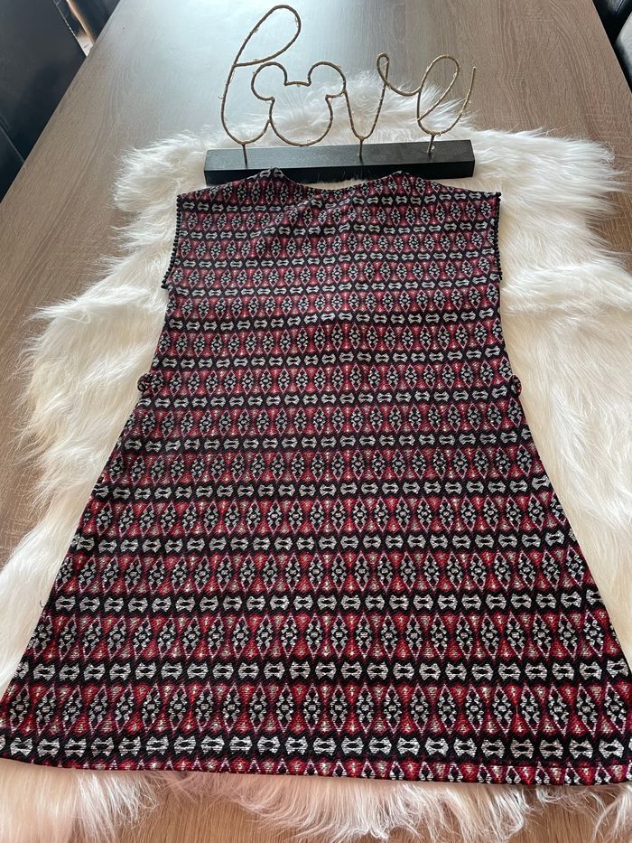 Très jolie robe à motifs 🥰 de chez gemo taille 10 ans - photo numéro 3