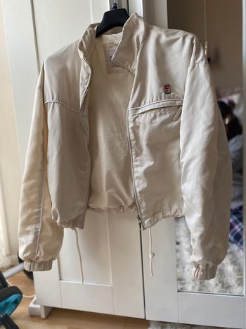 Blouson court Bershka - Style "Racing" / Bomber - Crème