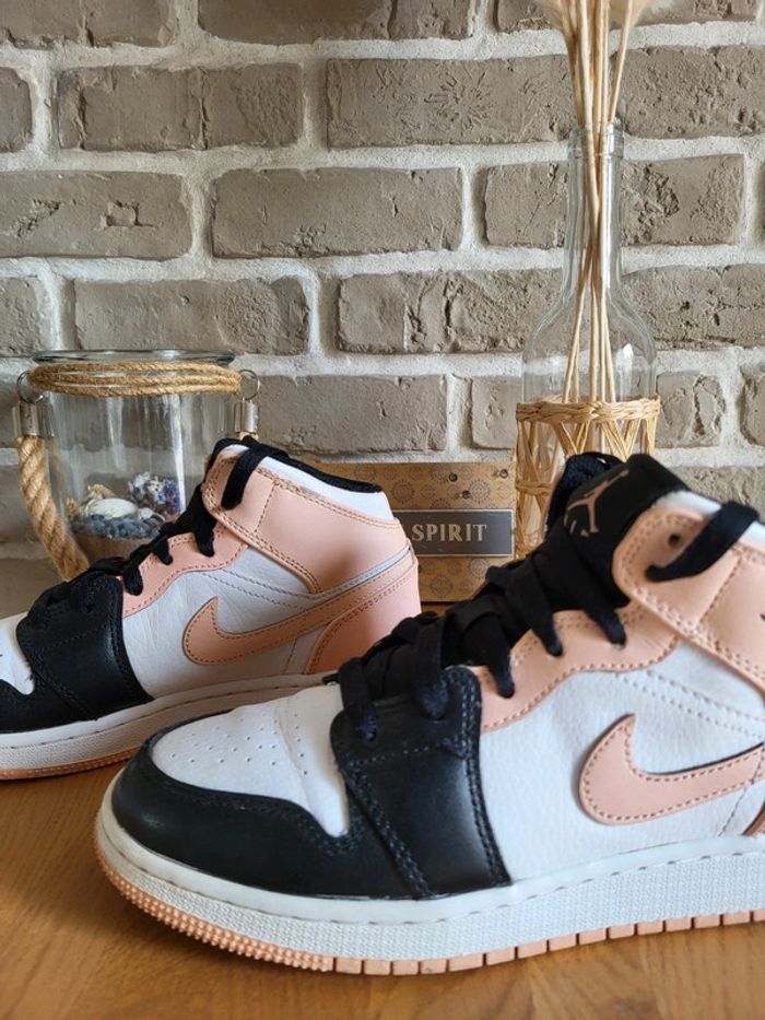 Baskets Nike Jordan 1 Mid Black Toe orange arctique - banc noir et rose, excellent état - photo numéro 4